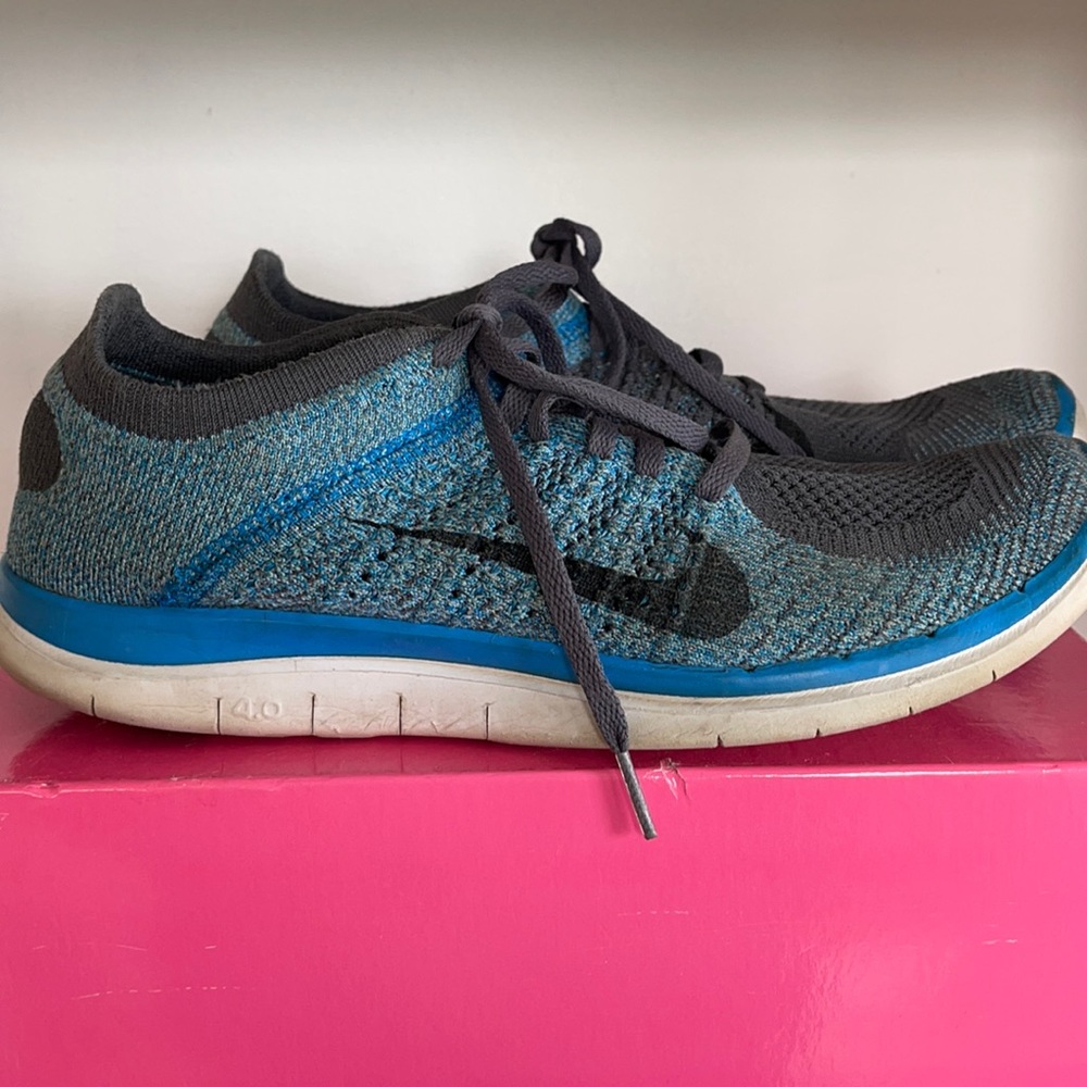 Nike fly knit running sneaker